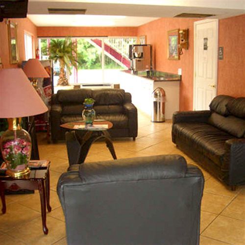 Guest Inn Dalton Interior photo